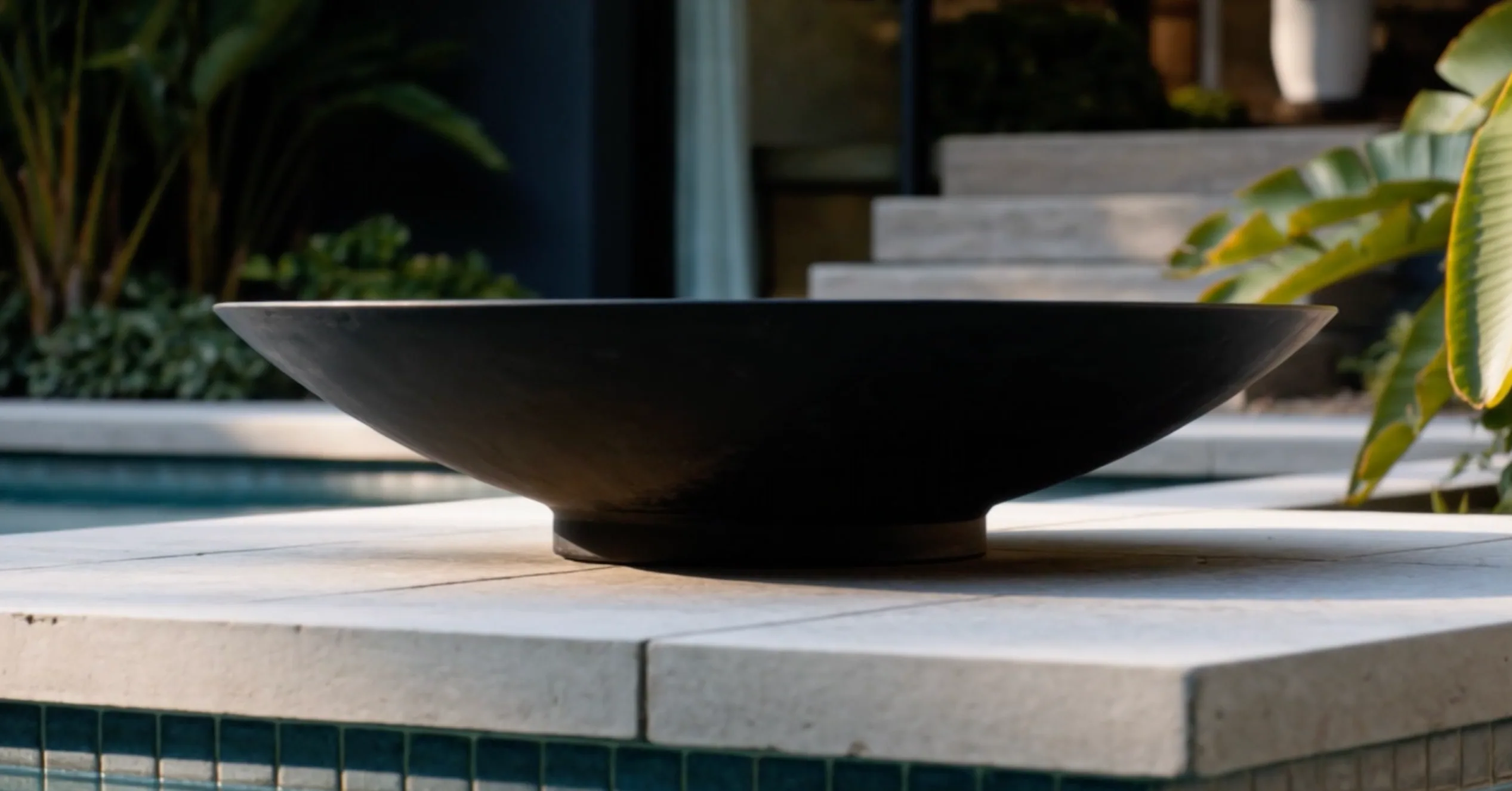 Sélène Aluminium · Cuenco de agua de aluminio, amplio y bajo