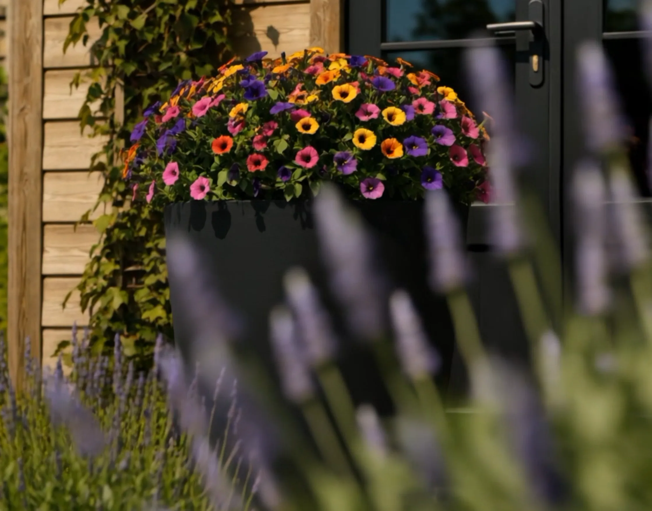 Clio · Vaso da giardino in alluminio, rotondo dal profilo sottile