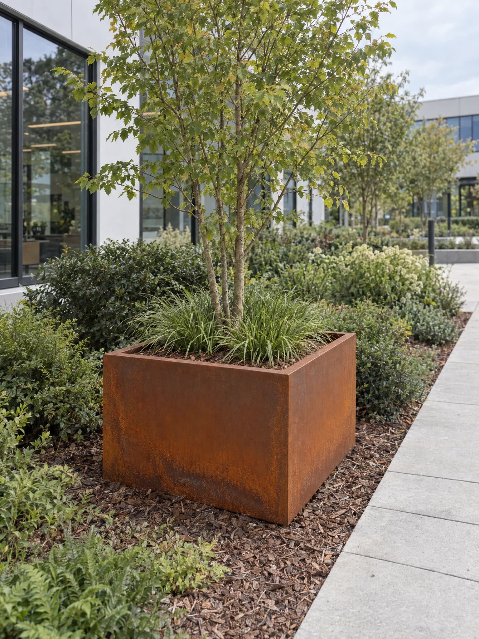 Rhéa · Jardinière carrée sans fond en acier Corten, finition