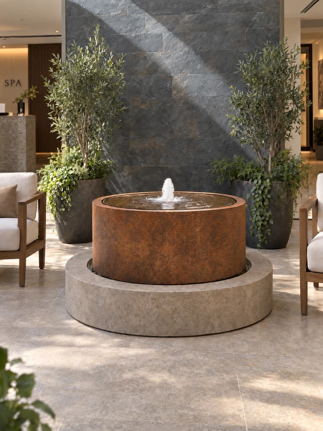 Elio · Fontaine cylindrique à débordement en acier Corten, détail